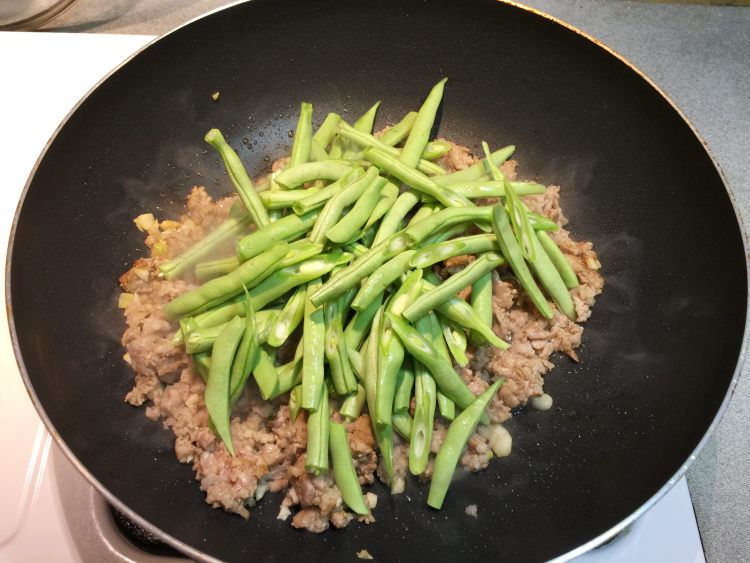脆炒四季豆肉末步骤9
