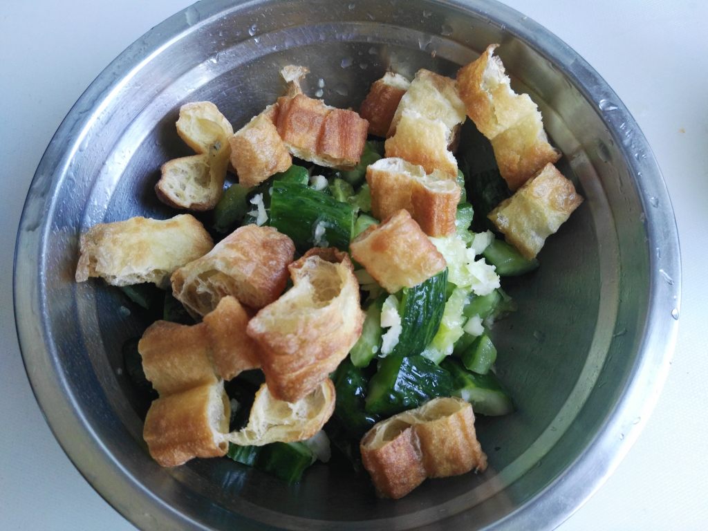 麻汁黄瓜拌油条步骤6