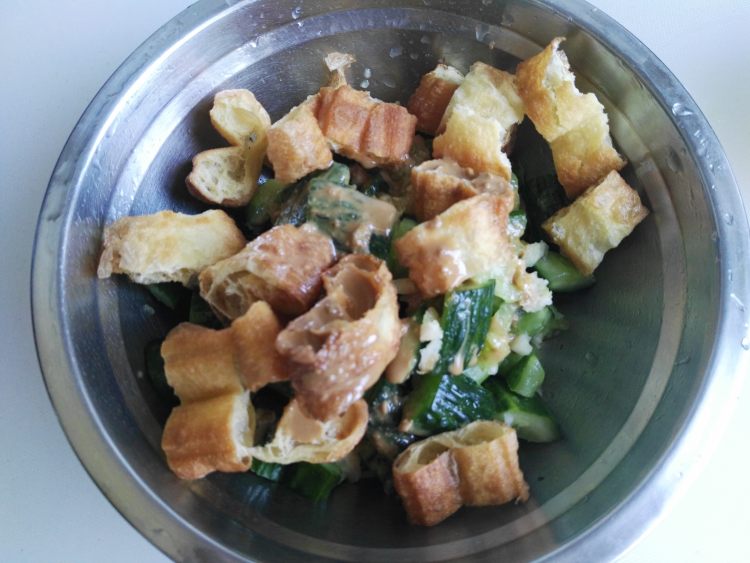 麻汁黄瓜拌油条步骤7