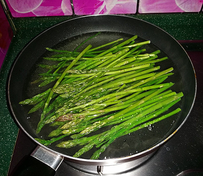 麻辣蒜香拌芦笋步骤4