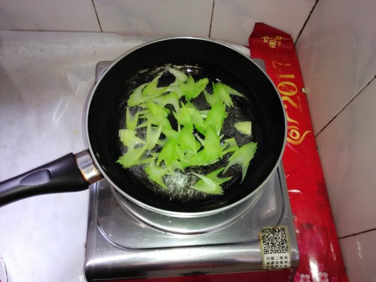 仔姜西芹鸭胗步骤5