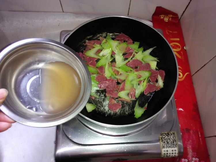 仔姜西芹鸭胗步骤7