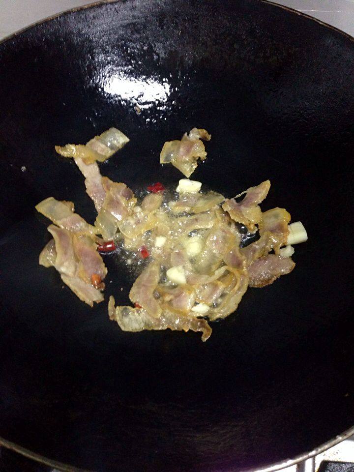 芹菜炒腊肉步骤6