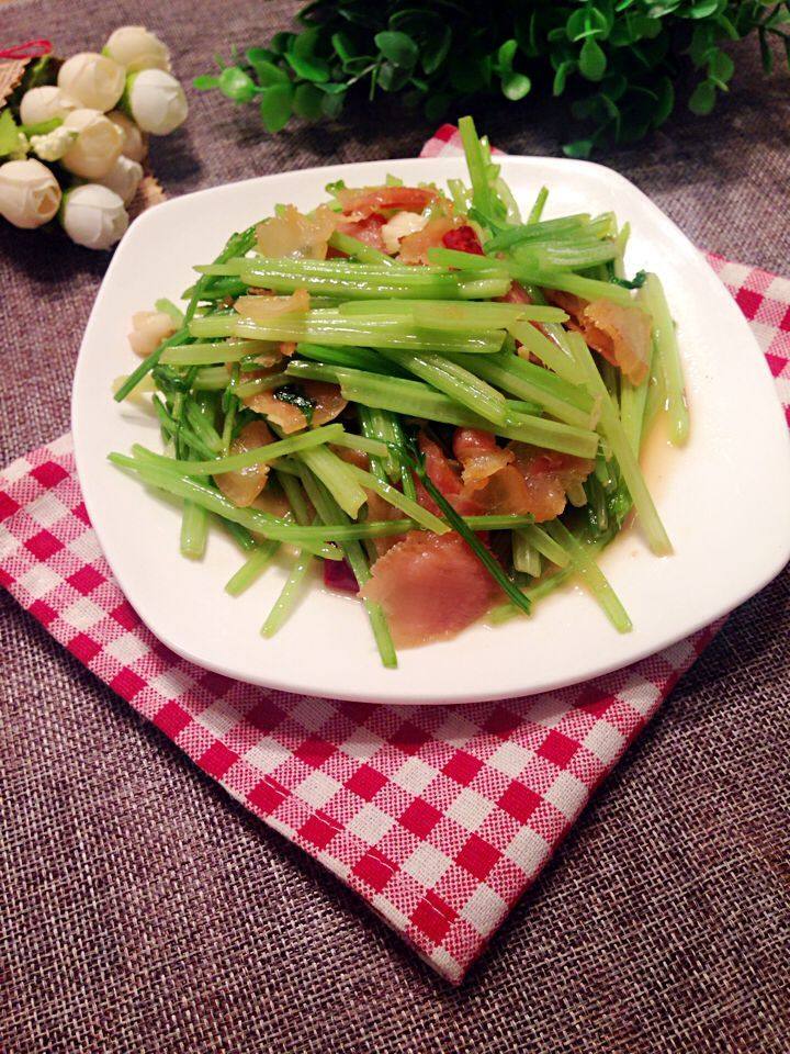 芹菜炒腊肉步骤12
