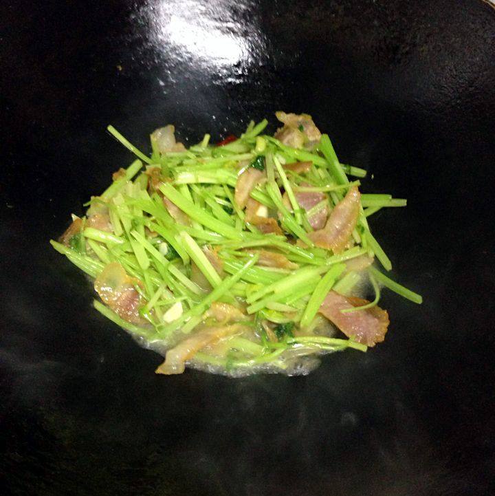 芹菜炒腊肉步骤9