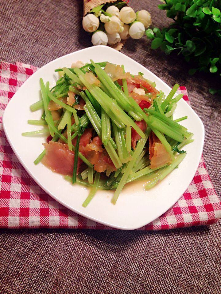 芹菜炒腊肉步骤10