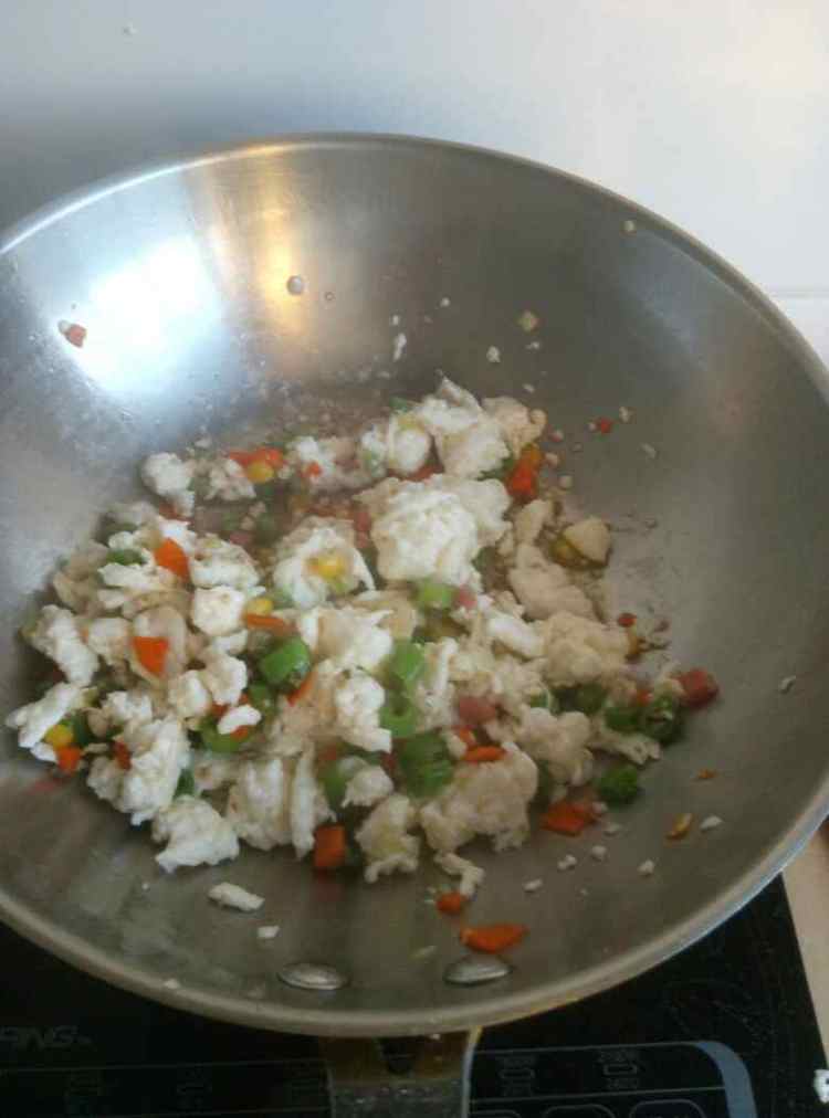 咸蛋白炒杭椒步骤6