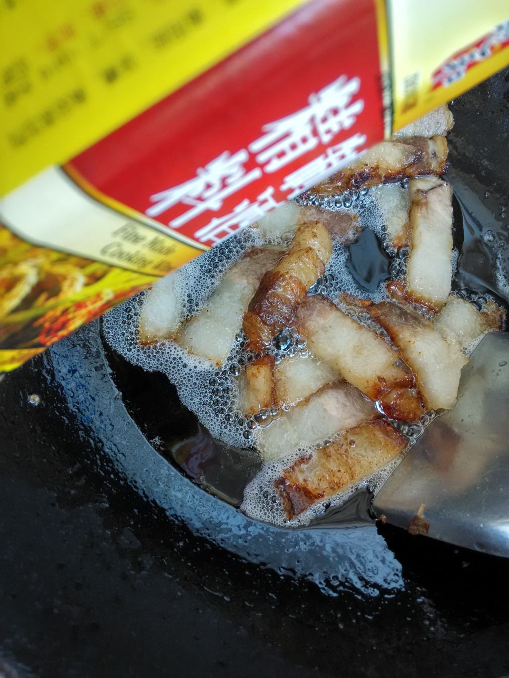 回锅肉炒绿龙豆角步骤4
