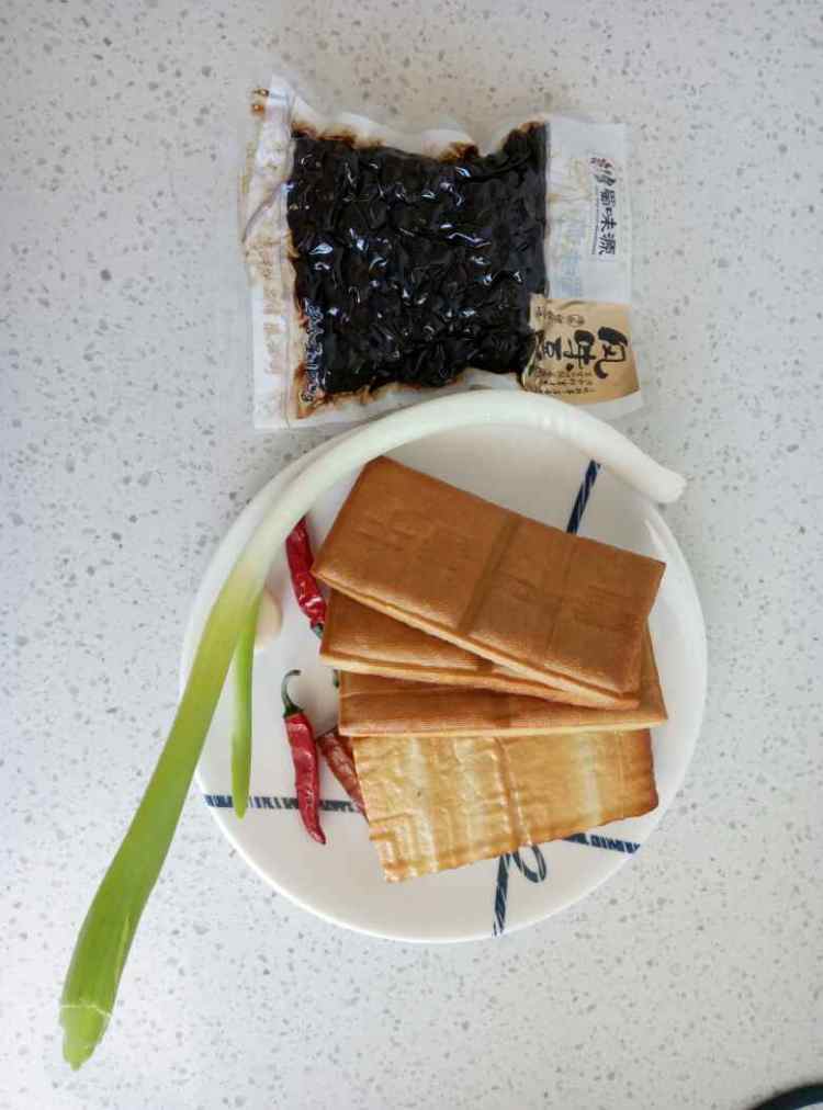 豆鼓炒香干步骤1