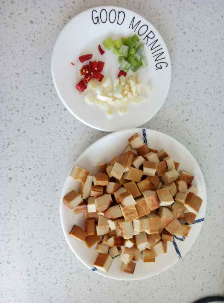 豆鼓炒香干步骤2