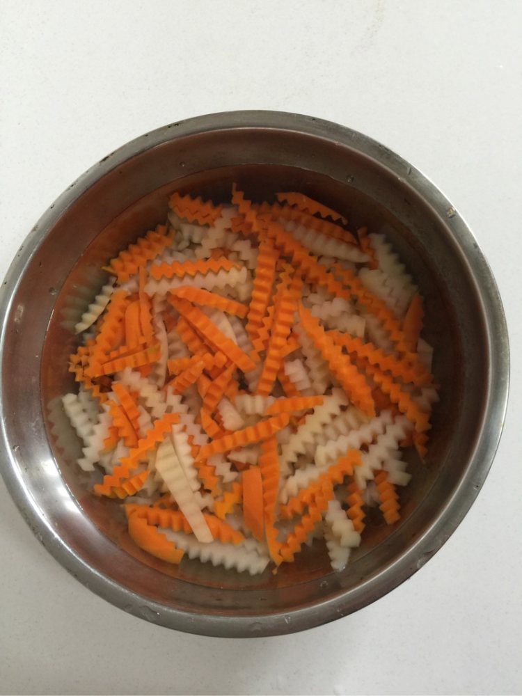 蒜香胡萝卜土豆条步骤5