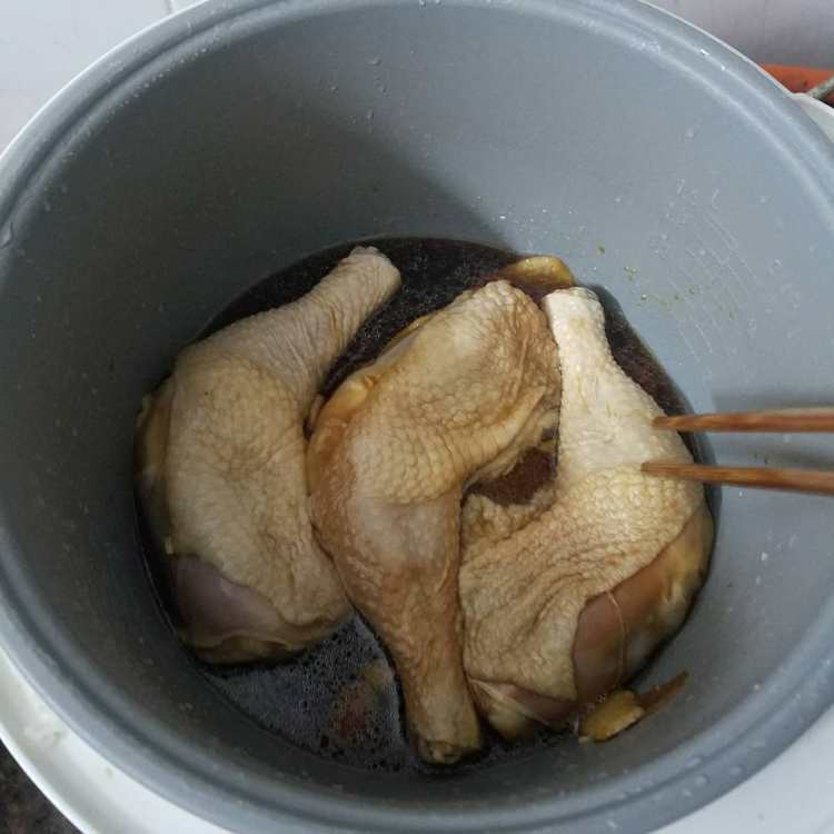 电饭煲焗鸡腿步骤3