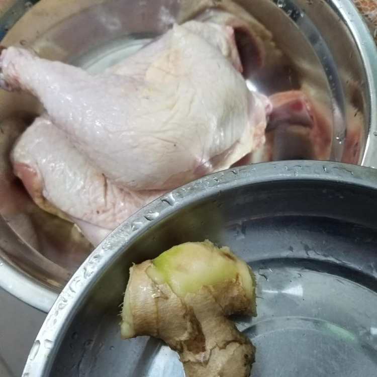 电饭煲焗鸡腿步骤1