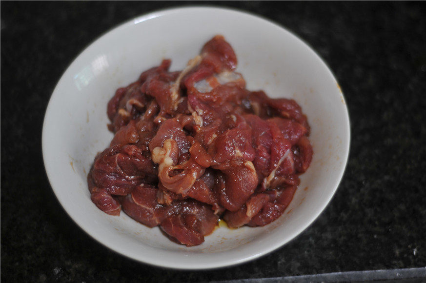 辣椒炒肉步骤2
