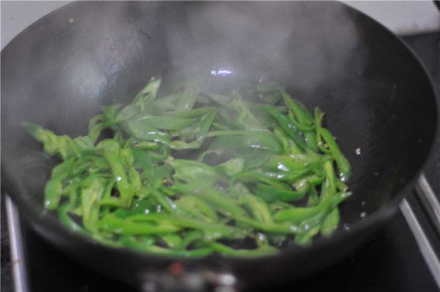 辣椒炒肉步骤5