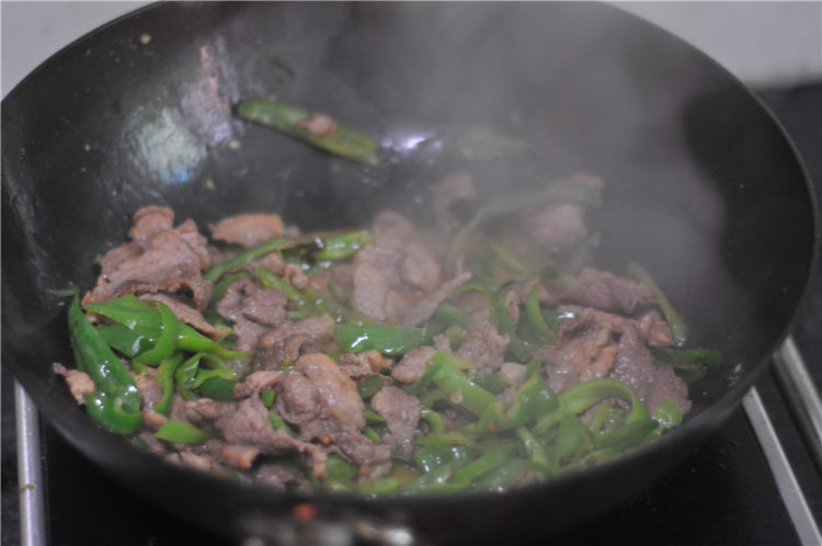 辣椒炒肉步骤6