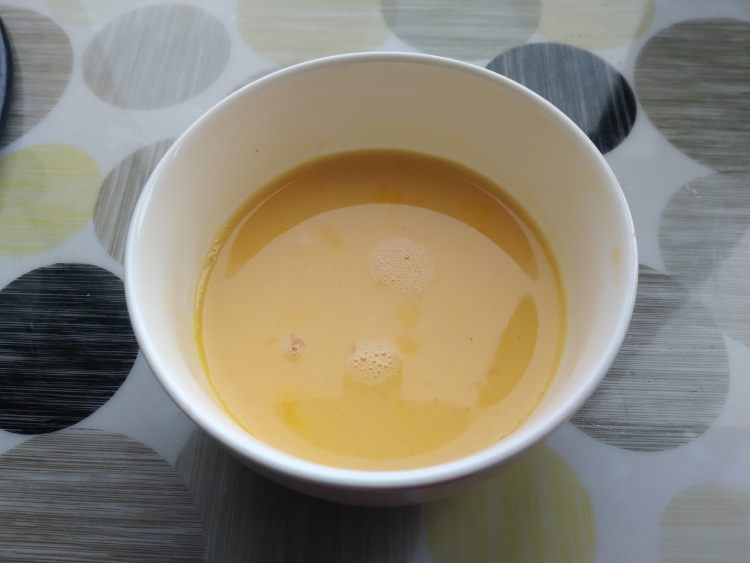 鹅蛋炒藠头步骤1