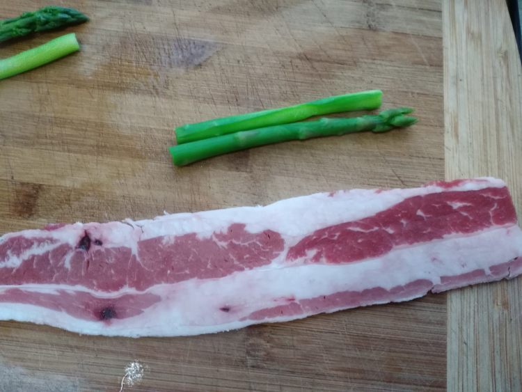 黑椒肥牛芦笋卷步骤2