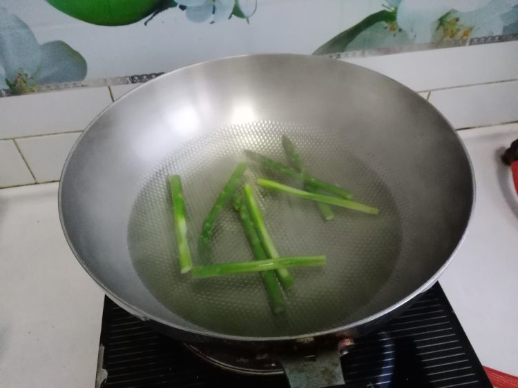 黑椒肥牛芦笋卷步骤3