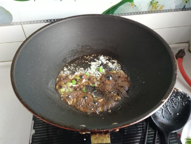 肉丝炒花生芽步骤4