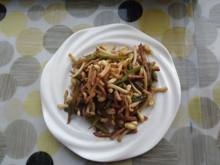 肉丝炒花生芽步骤9