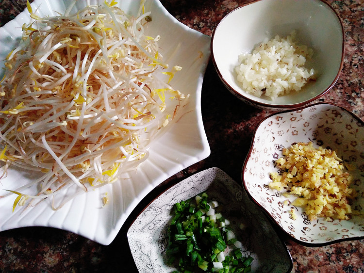 素炒豆芽步骤1