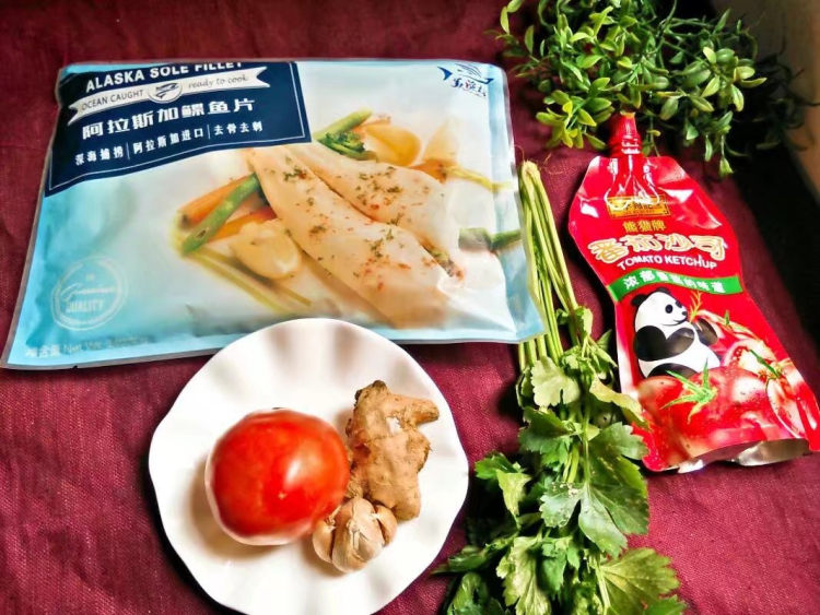 番茄烩鲽鱼片步骤1