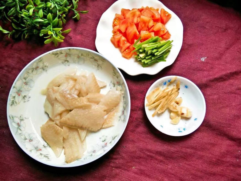 番茄烩鲽鱼片步骤2