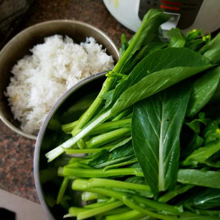 菜心玉米炒饭步骤1