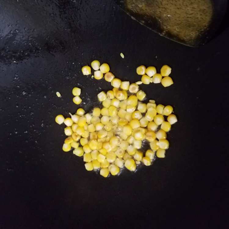 菜心玉米炒饭步骤4