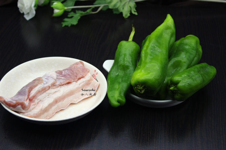 青椒炒五花肉（独家）步骤1