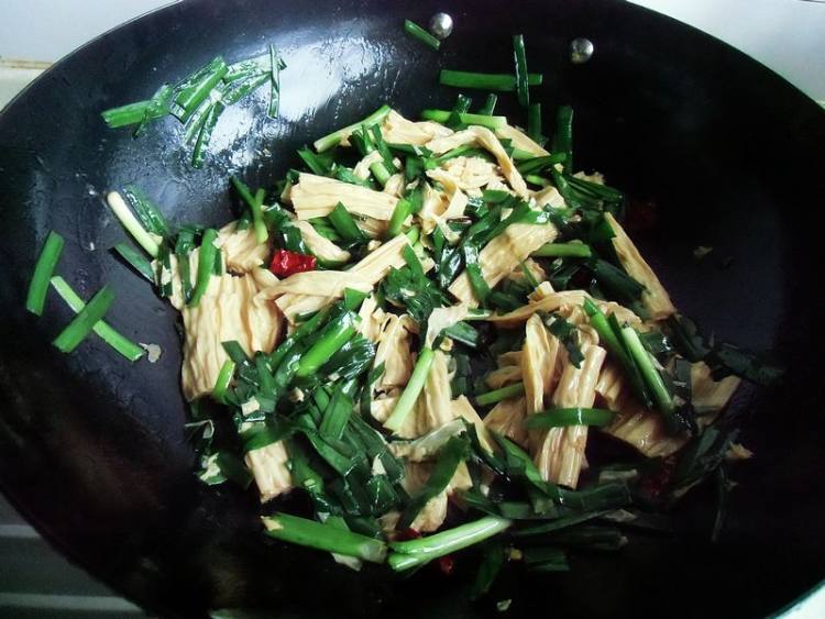 韭菜炒腐竹步骤10