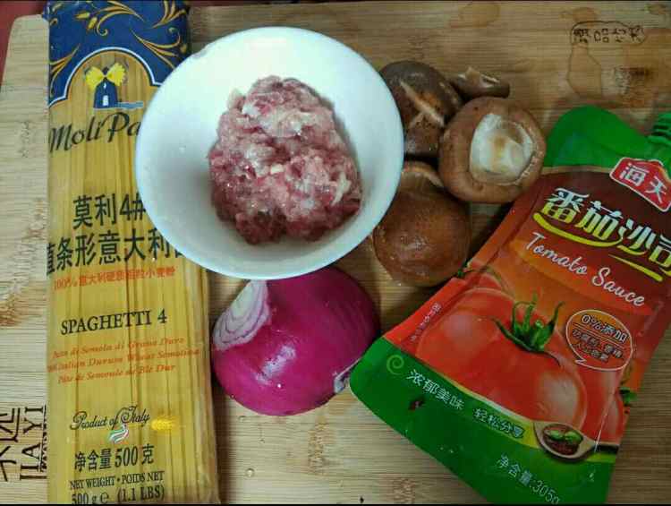 香菇肉沫意面步骤1
