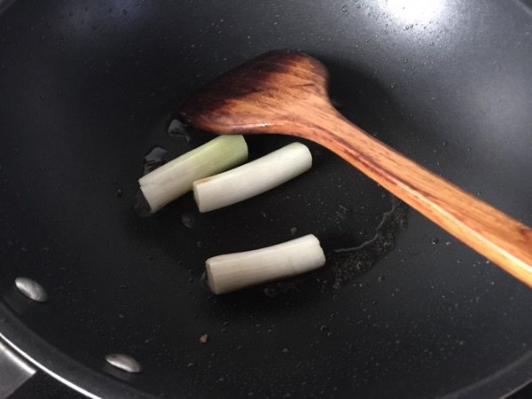鲜汁葱香紫怡贝步骤2