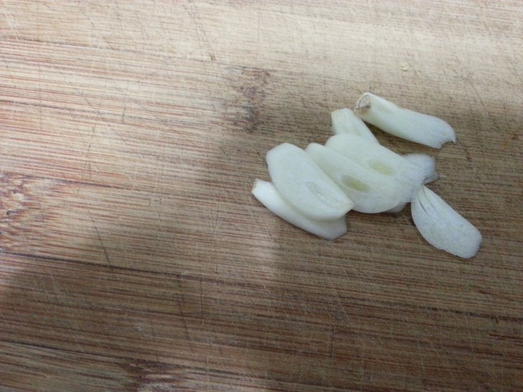 腊肠炒西兰花步骤3