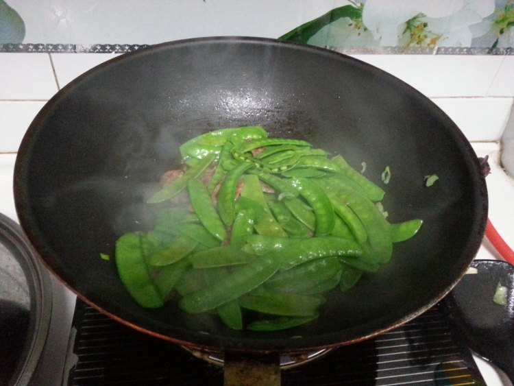 腊肠炒西兰花步骤5