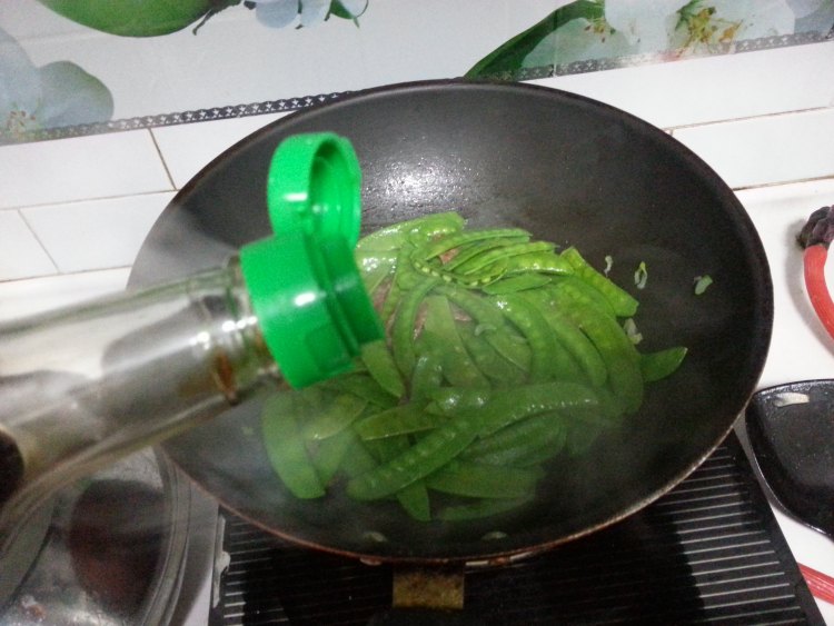 腊肠炒西兰花步骤6