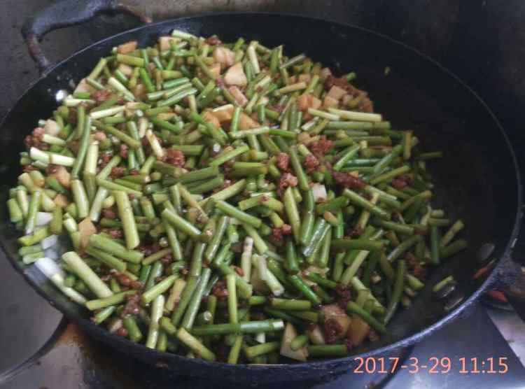 肉末炒蒜苔土豆步骤8
