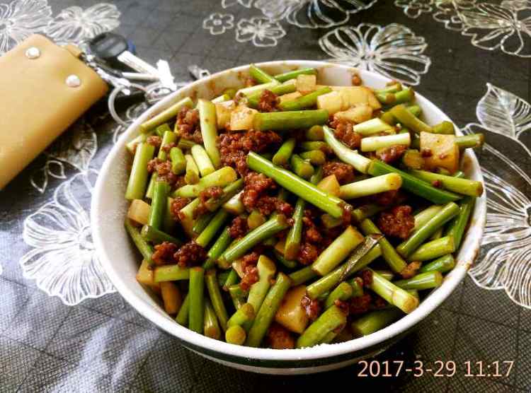 肉末炒蒜苔土豆步骤9