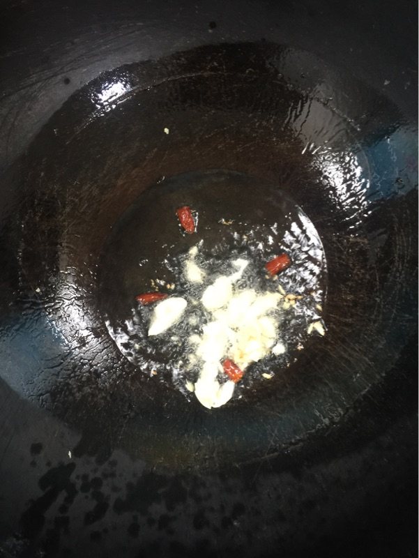 青豆炒烤肠步骤4