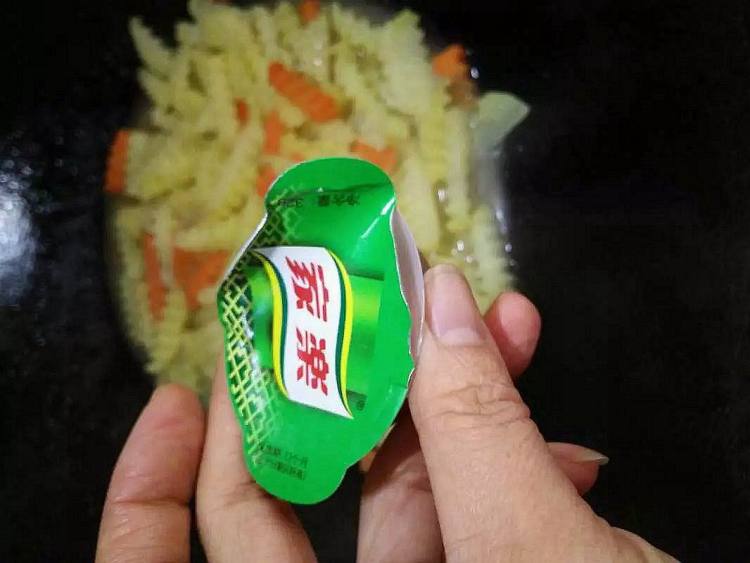 肉丝焖狼牙土豆步骤6