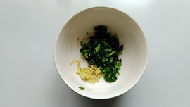 荠菜竹笋炒目鱼步骤5