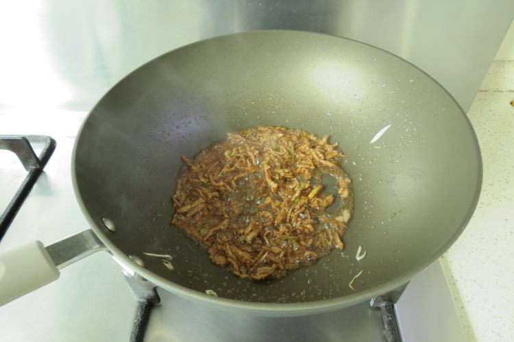 香菜梗炒肉丝步骤6