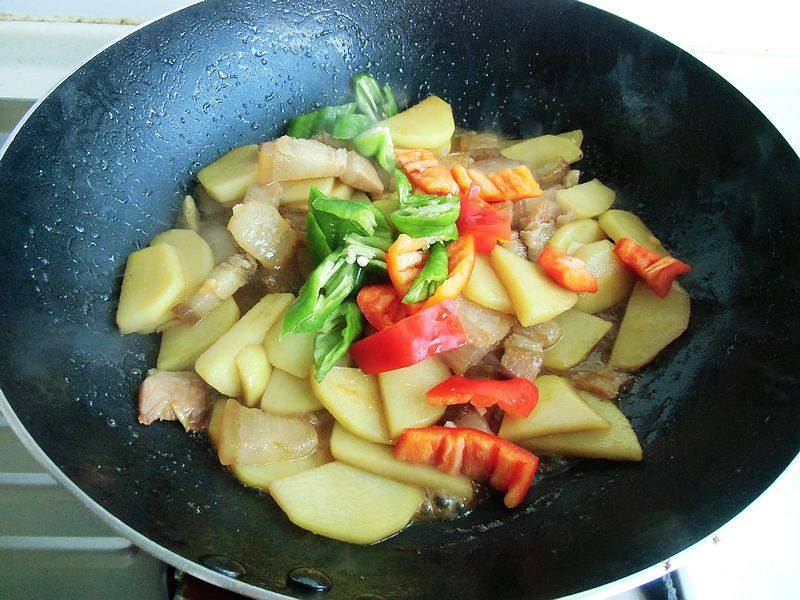 咸肉焖土豆步骤11