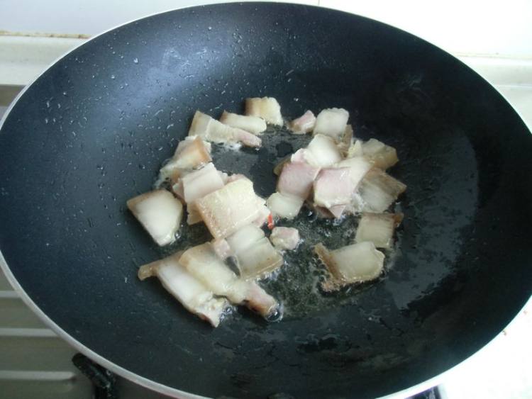 咸肉焖土豆步骤6