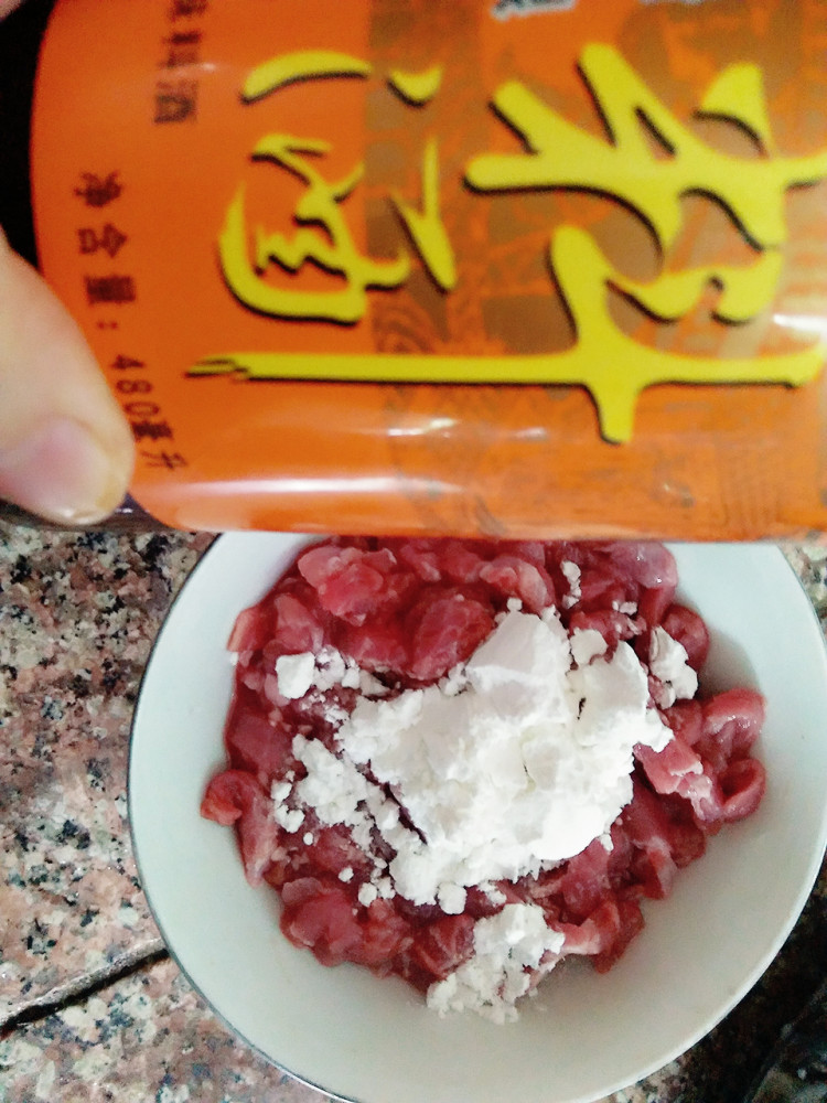 蒜薹炒肉步骤3
