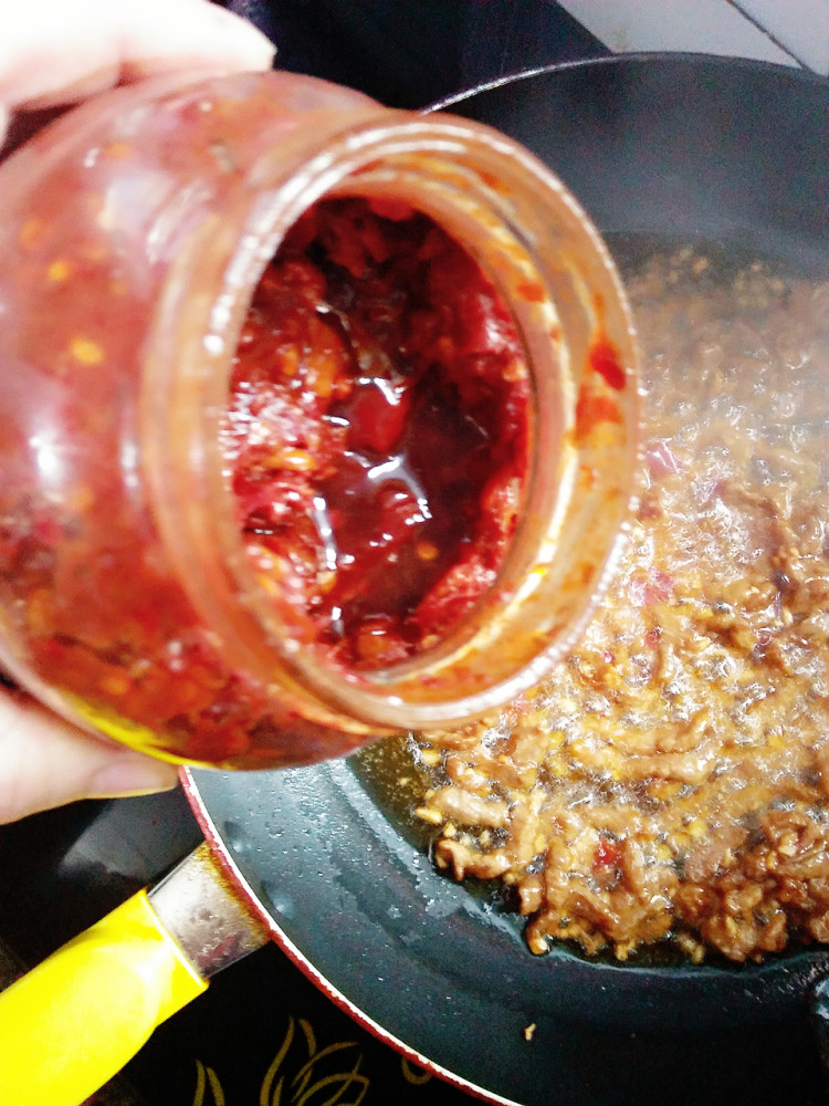 蒜薹炒肉步骤6