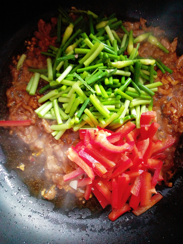 蒜薹炒肉步骤7
