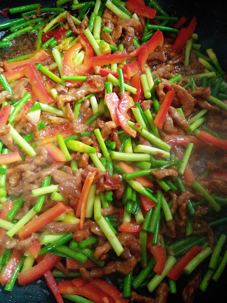 蒜薹炒肉步骤8