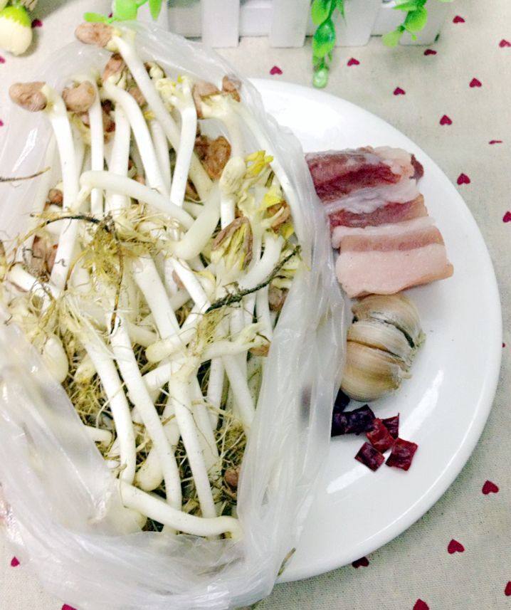 花生芽炒肉步骤1